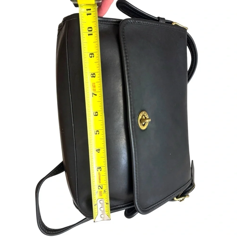 Coach vintage black leather New York City Spectator bag